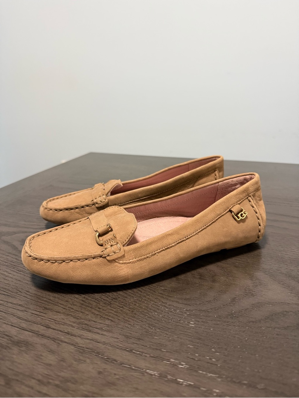 UGG Womens Leather Driving Loafers Tan Slip On Shoes US 8.5 EU39.5 - Picture 1 of 8
